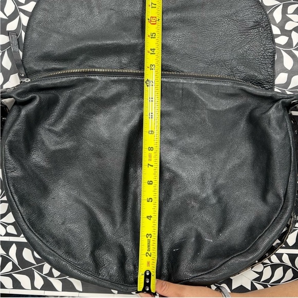 GIANNI cross body leather bag - Picture 6 of 7